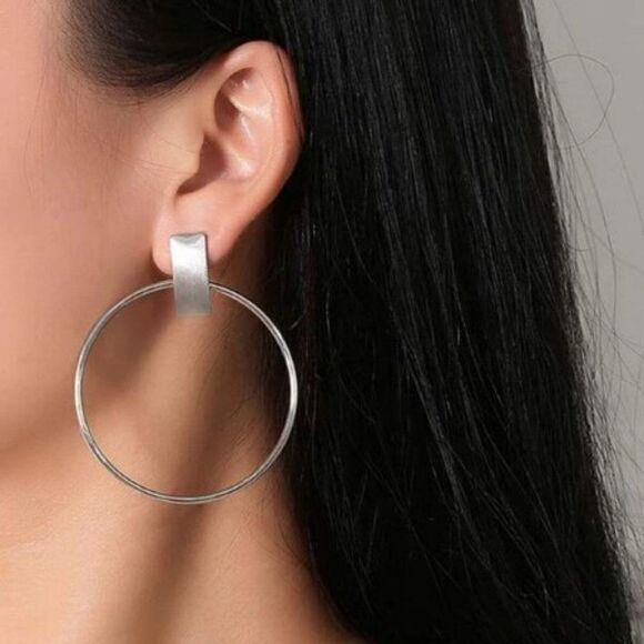 SILVER ROUND HOOP GEOMETRIC EARRINGS - Picture 2 of 3